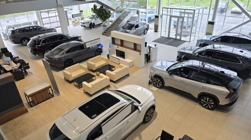 Новый вектор развития от Павла Маркелова: в Омске открыт дилерский центр Geely, Belgee и Knewstar