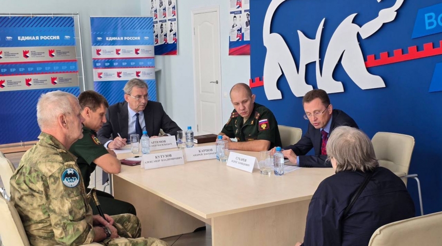 Александр Артемов провел в Омске прием для участников СВО и членов их семей