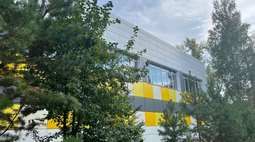 Мэр Омска Сергей Шелест призвал ускорить работы по ремонту школы № 82