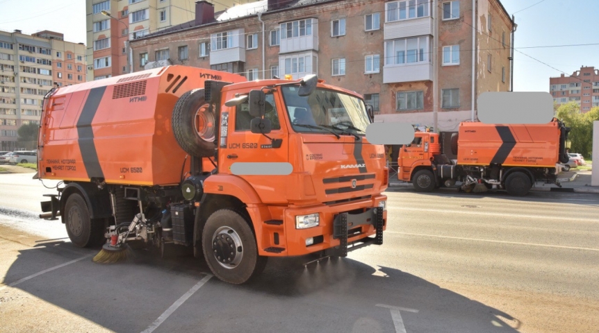 Улица Омская стала тестовым «плацдармом» для новой дорожной техники
