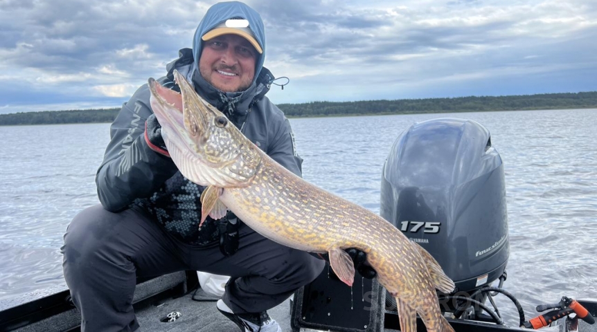 Трем омичам присвоили разряды в рыбалке