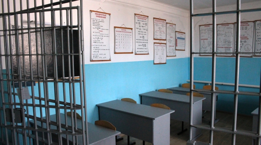 Для любителей плохо учиться показали классы в омской тюрьме