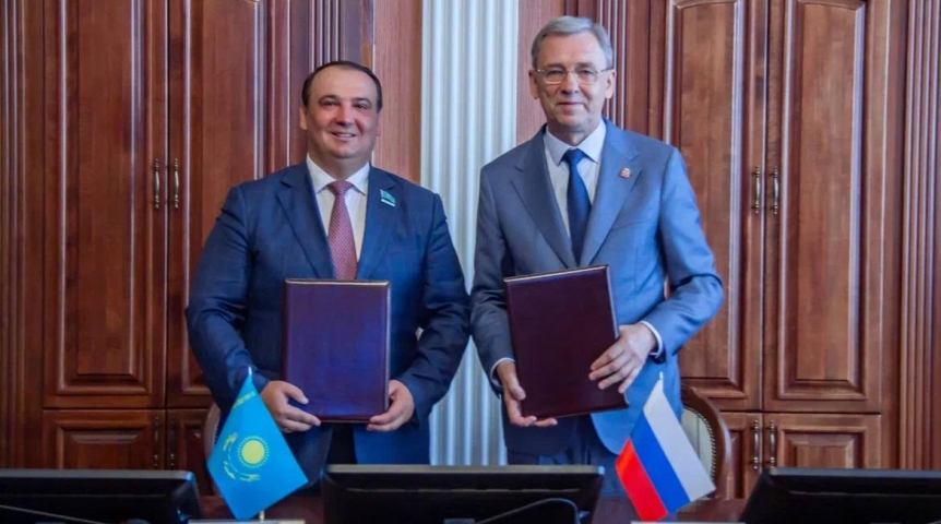 Александр Артемов провел в Омске встречу с делегацией маслихата Павлодарской области