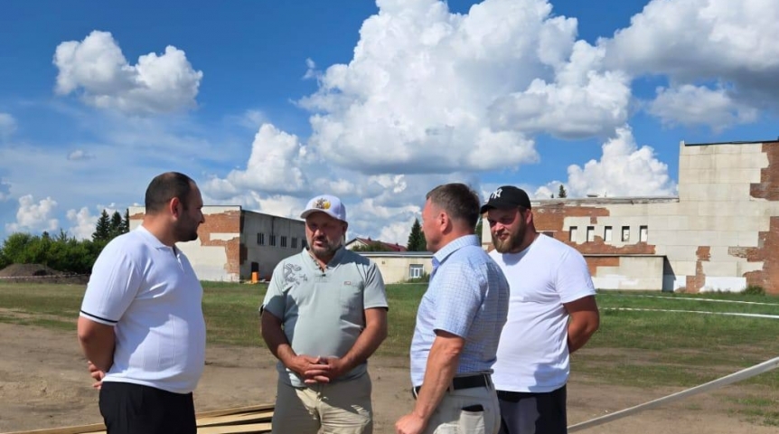 Новый пляж и ремонт дороги: Геннадий Долматов рассказал об инициативных проектах в Омском районе