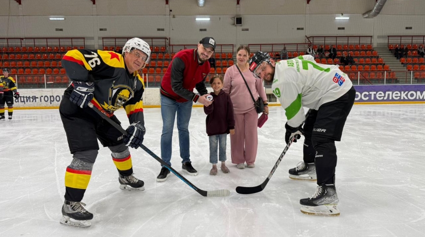Хоккеисты проводят благотворительный турнир для помощи 8-летней омичке