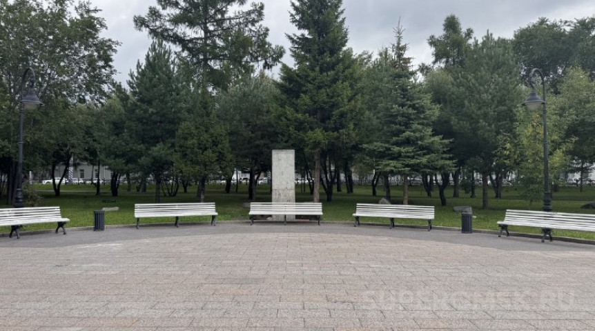 В Омске начали ставить памятник Дзержинскому