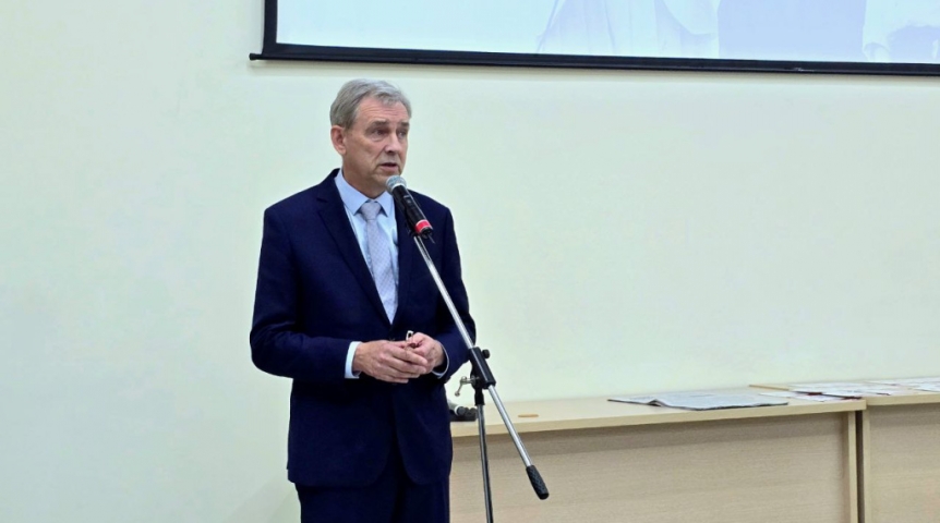 Спикер областного парламента Александр Артемов поблагодарил организаторов выставки «Забвению не подлежит»