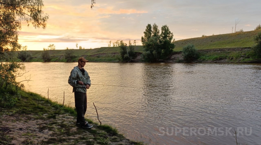 Омич выловил и показал 8-килограммовую щуку