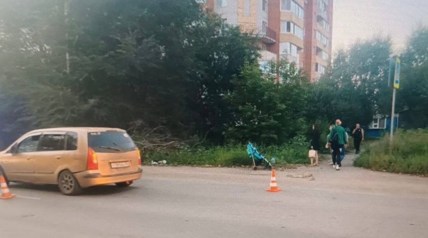Омский водитель сбил на переходе коляску с трехлетним ребенком