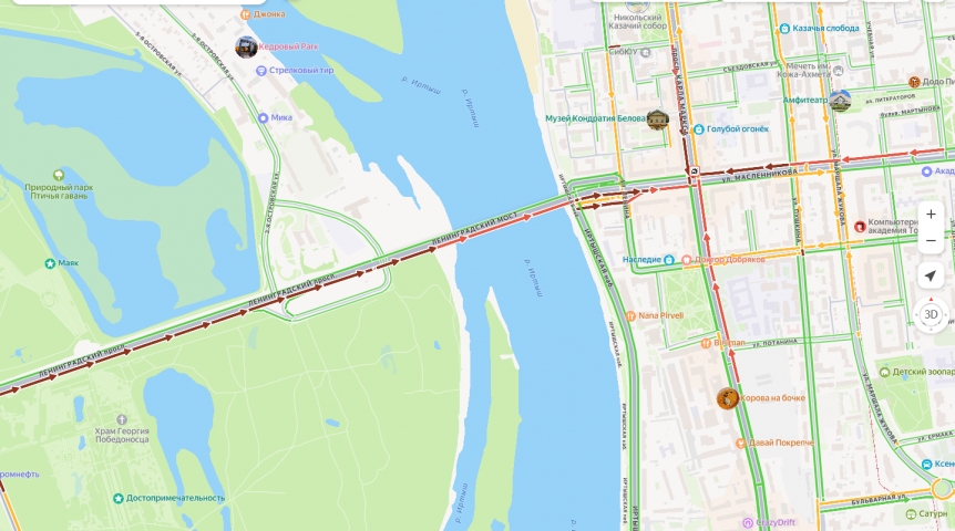 Ленинградский мост в Омске встал в огромную пробку после ДТП