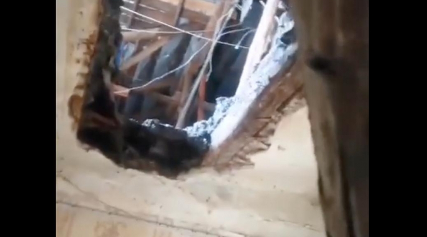 Омич проснулся с рухнувшим потолком у себя в квартире