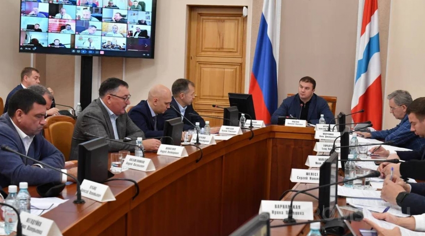 Виталий Хоценко поручил организовать субботники в Омской области