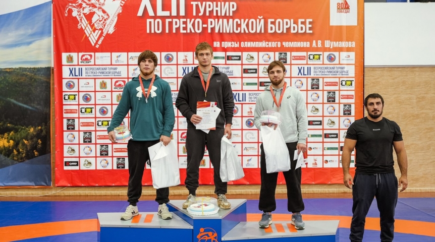 Омские борцы успешно выступили на всероссийских соревнованиях