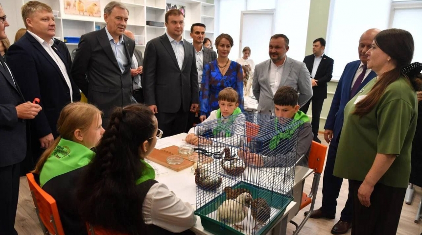 Губернатор Хоценко открыл первые в Омской области агротехнологические классы