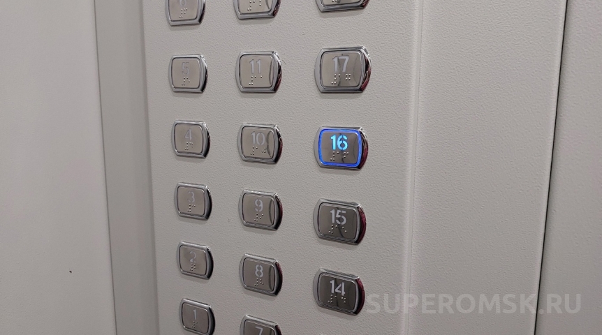 В лифте омской многоэтажки установили музыку из фильма-катастрофы