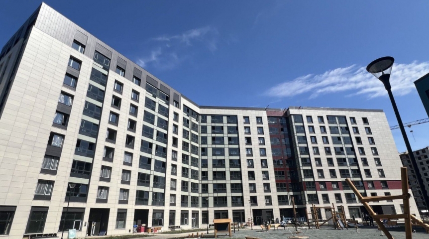 На Левобережье Омска построили дом с четырехкомнатными квартирами