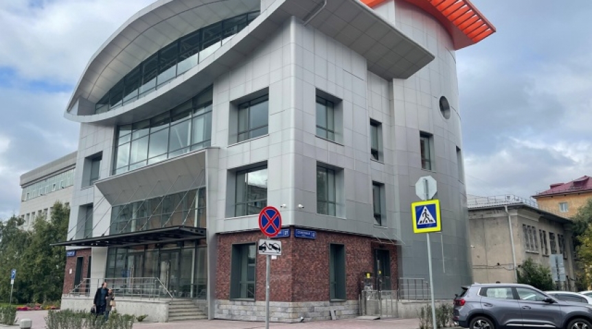 В центре Омска закончили знаменитый недострой