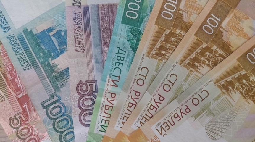 Молодого омича обманули схемой для пенсионеров