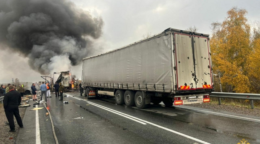 Трасса Омск – Новосибирск временно перекрыта из-за массового ДТП с фурами