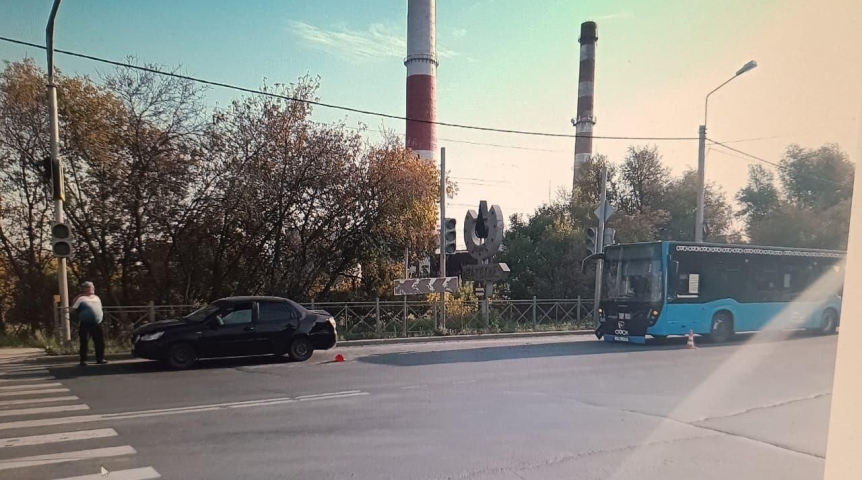 В ДТП с автобусом в Омске пострадали пассажиры