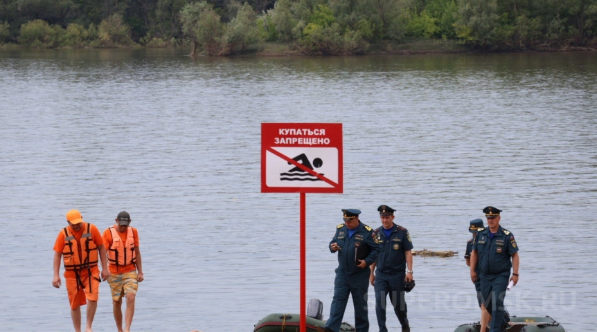 В Омской области утвердили меры ответственности для родителей юных купальщиков