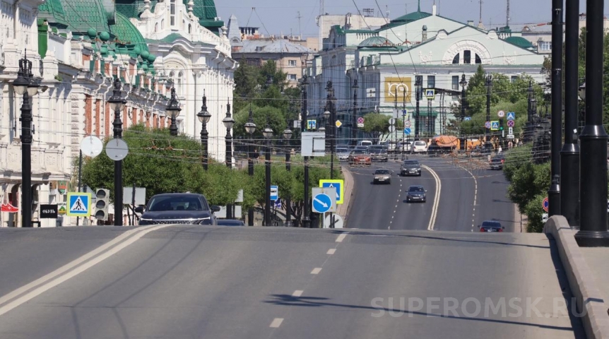 Назвали две омские машины с самым высоким налогом