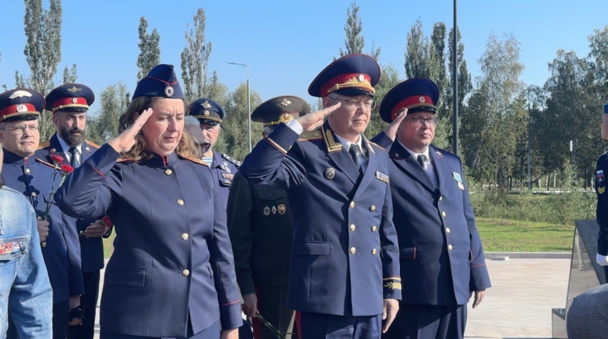 Омские следователи почтили память жертв терроризма Омские следователи почтили память жертв терроризма