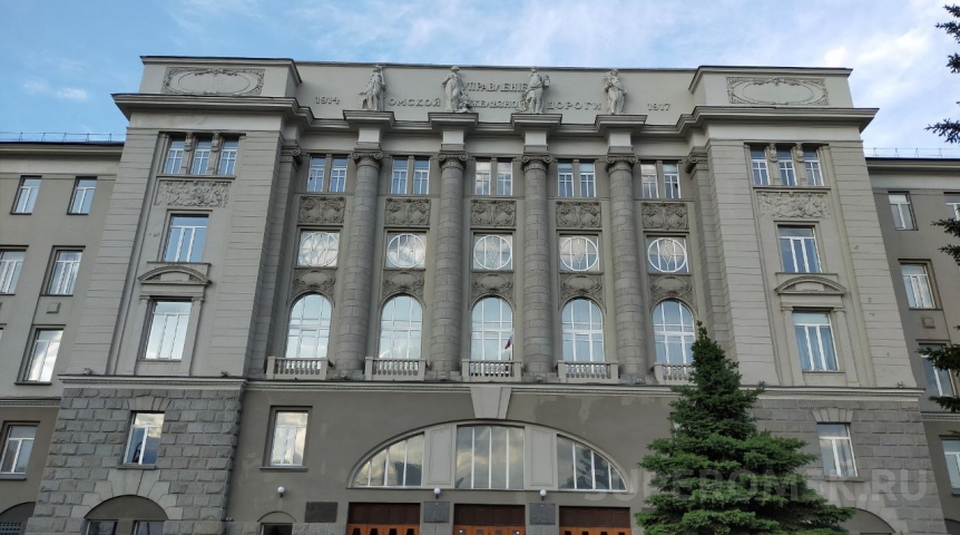 Появилась информация о хлопках и эвакуации в Омском университете путей сообщения