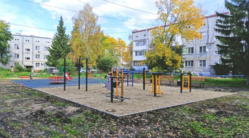 В Омском районе продолжаются масштабные работы по благоустройству поселений