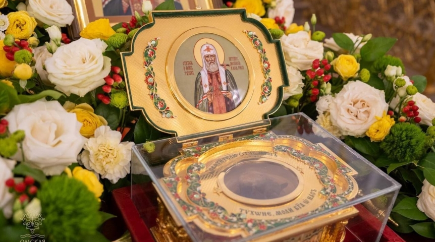 В Омске проводили мощи патриарха Тихона