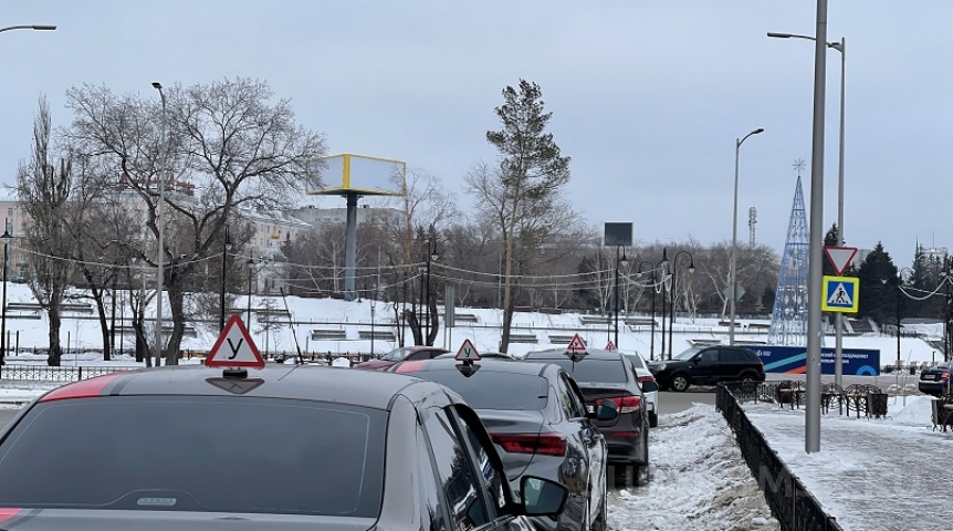 «Чувствую себя трезвым»: инструктор омской автошколы отказался от теста на алкоголь