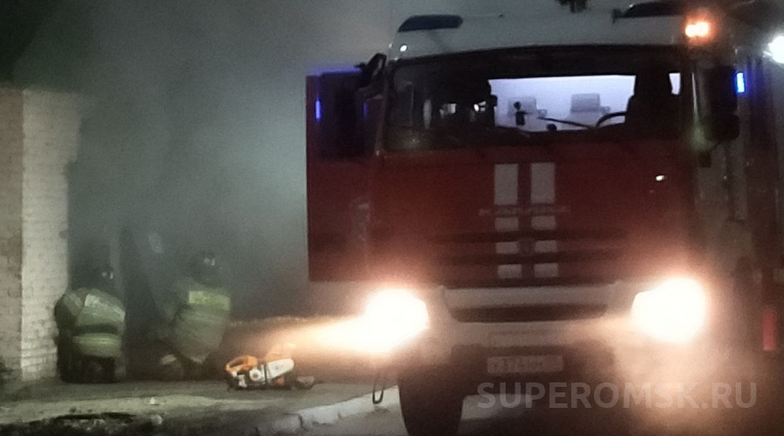 Под Омском загорелся дом за 30 миллионов рублей