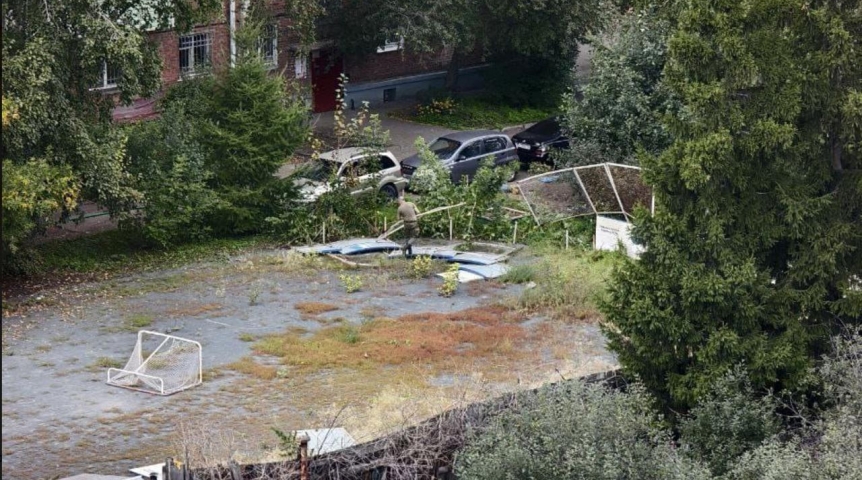 В мэрии Омска объяснили снос открытой чемпионами хоккейной площадки