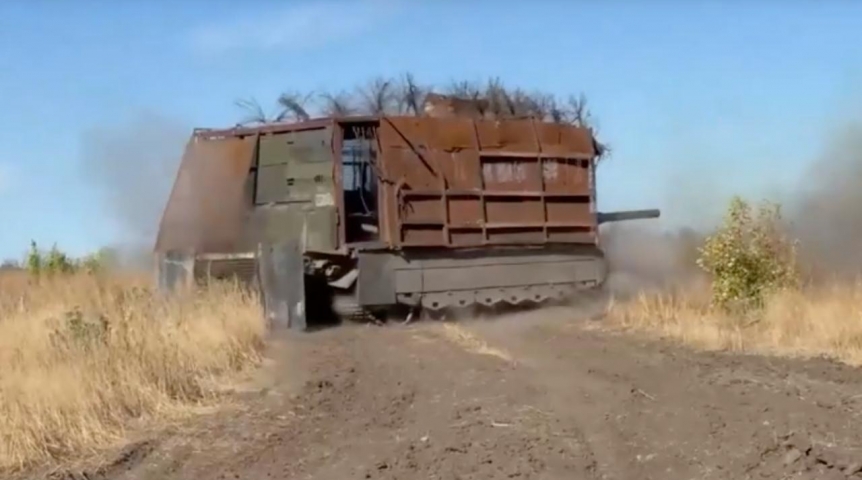 Минобороны показало работу Т-80 в «авторском» обвесе на СВО