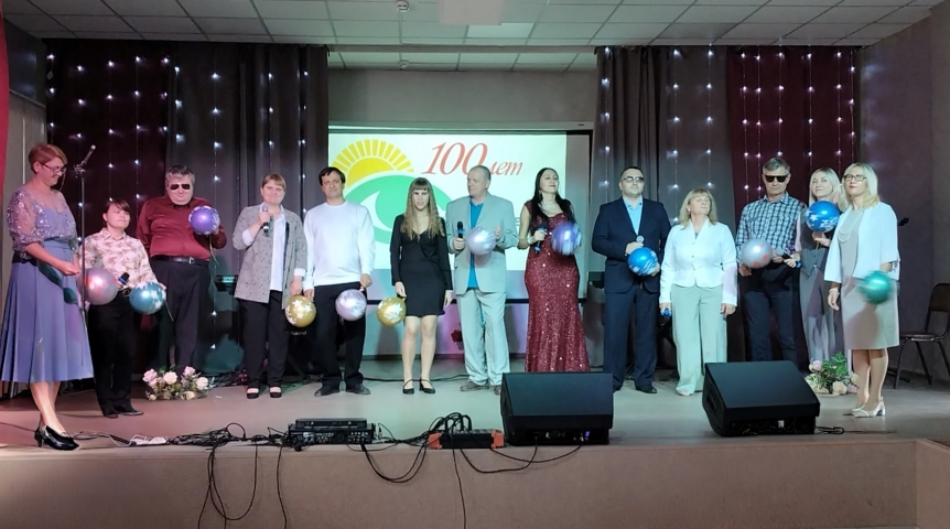 Омских отличников общества слепых наградили к юбилею организации