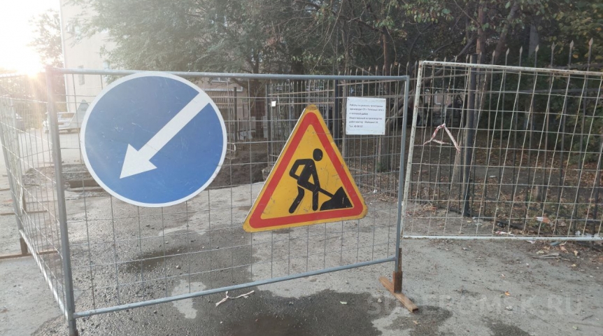 В омском водоканале прокомментировали падение женщины в котлован