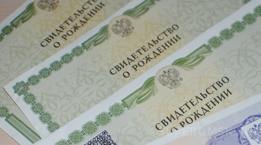 Омичек предложили штрафовать за ложный статус матери-одиночки