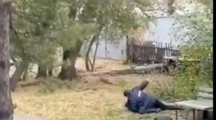 Омские сельчанки сдали сотрудника полиции следователям