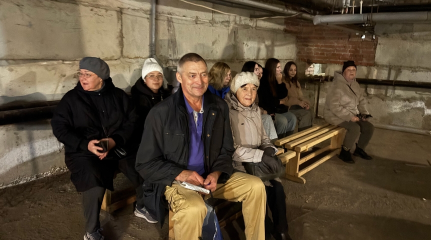 Активистов омского КТОСа обучили укрытию в подвале на случай угрозы атаки