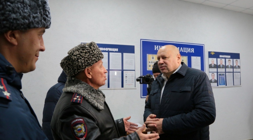 Мэр Омска Сергей Шелест открыл участковый пункт полиции после капремонта