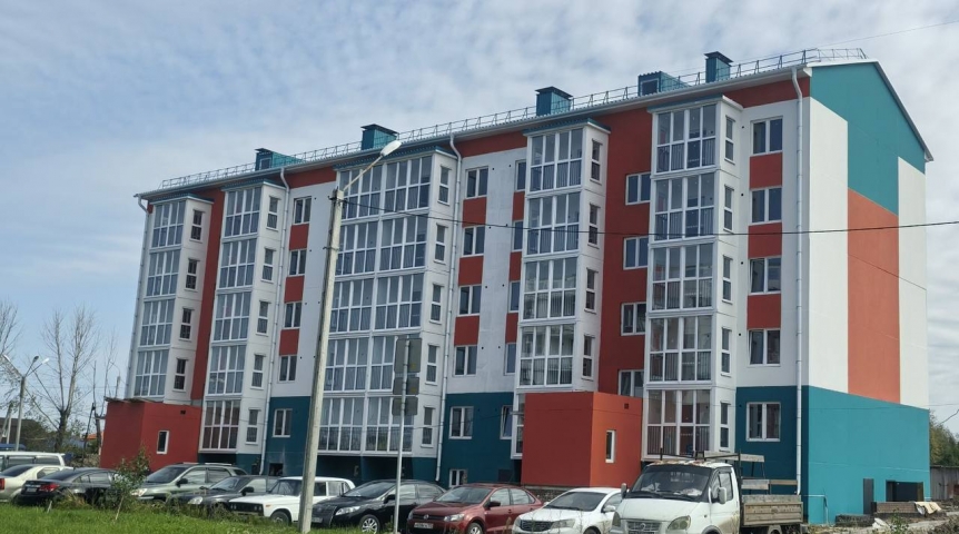 В омском квартале для переселенцев из аварийного жилья сдали новую шестиэтажку