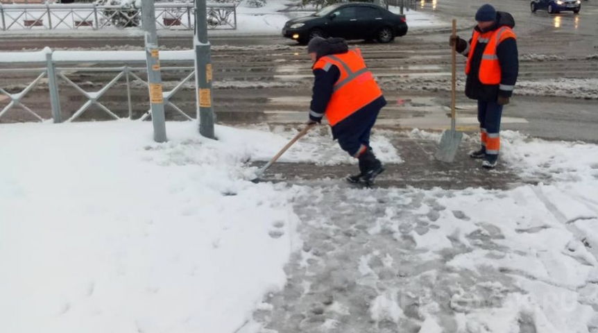 Мэр Омска Шелест отчитался о борьбе с мощным снегопадом