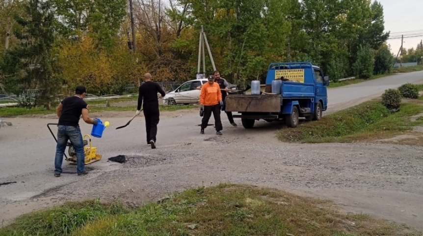 В поселениях Омского района продолжаются работы по благоустройству