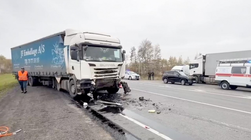 Появились кадры с места гибели семьи в ДТП на трассе Тюмень – Омск