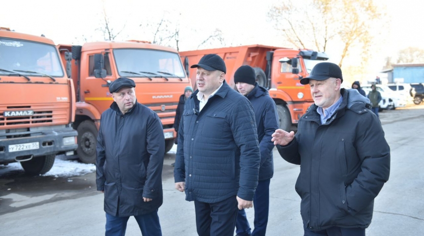 Мэр Омска Шелест оценил готовность спецтехники к зиме