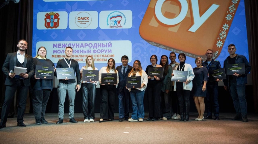 Омский губернатор Хоценко поздравил победителей Всероссийского конкурса молодежных проектов