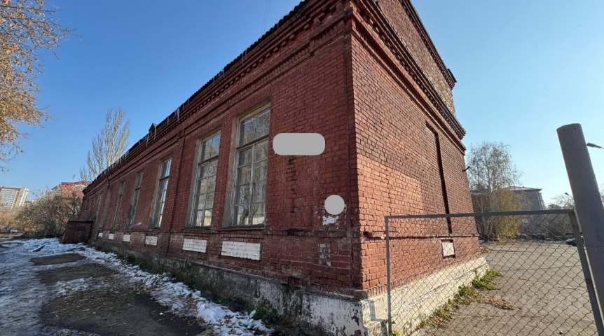 Омский памятник архитектуры с «дембельской стеной» разваливается