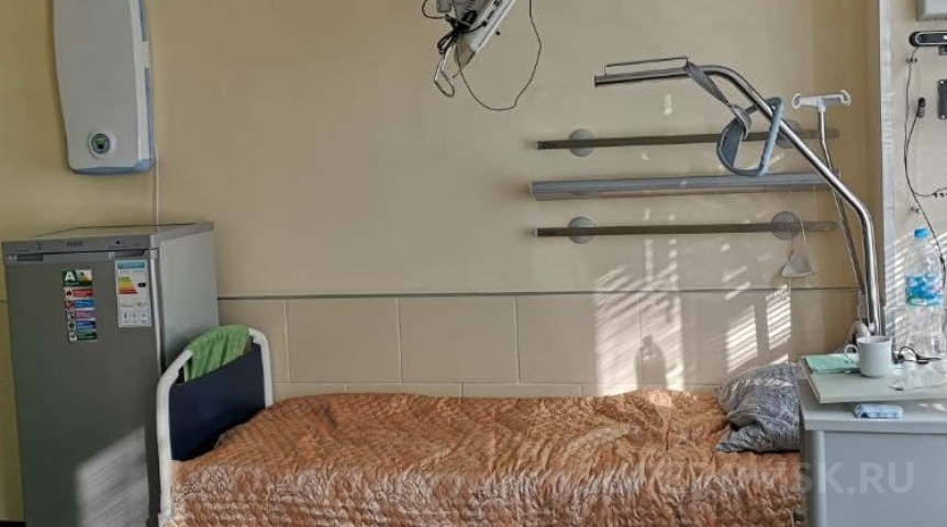 Омские врачи спасли парня со снятым скальпом в коме