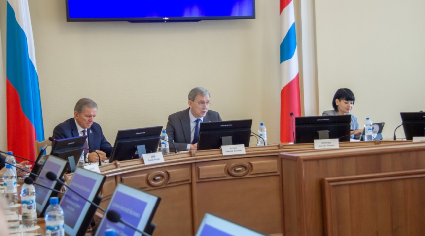 Спикер областного парламента Александр Артемов провел обучающий семинар для муниципальных депутатов