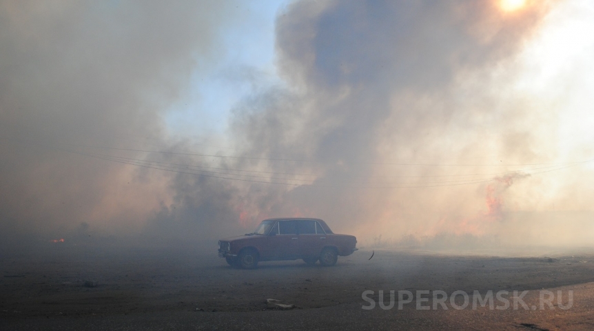 Что горит в омском Амуре со столбом черного дыма
